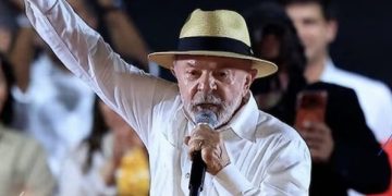 Lula oficializa su candidatura presidencial