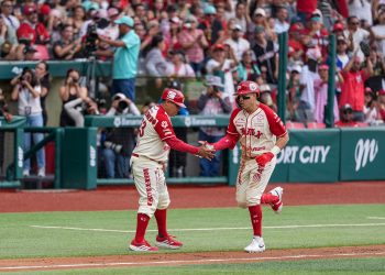 Los Diablos Rojos del México (61-28) protagonizaron una jornada de auténtica pirotecnia ofensiva en el Estadio Alfredo Harp Helú