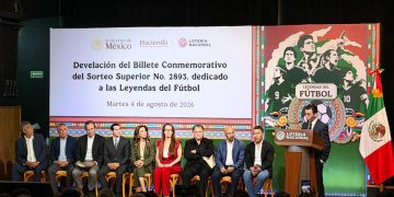Lotería Nacional presenta billete conmemorativo dedicado a las leyendas del futbol mexicano