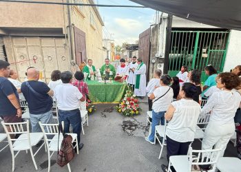 Vecinos de Cuernavaca realizan misa por víctimas de explosión