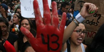 Sheinbaum promete informar a familias sobre detención en caso Ayotzinapa y descarta motivaciones políticas