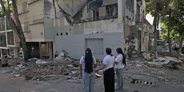 Terremoto de 7.4 en Colombia deja 111 muertos y decenas de edificios colapsados