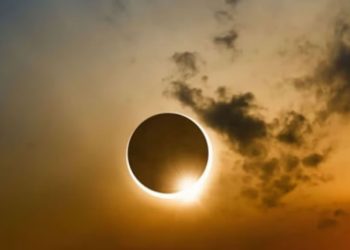 Eclipse solar atraviesa Groenlandia, Islandia y España: así avanza el fenómeno