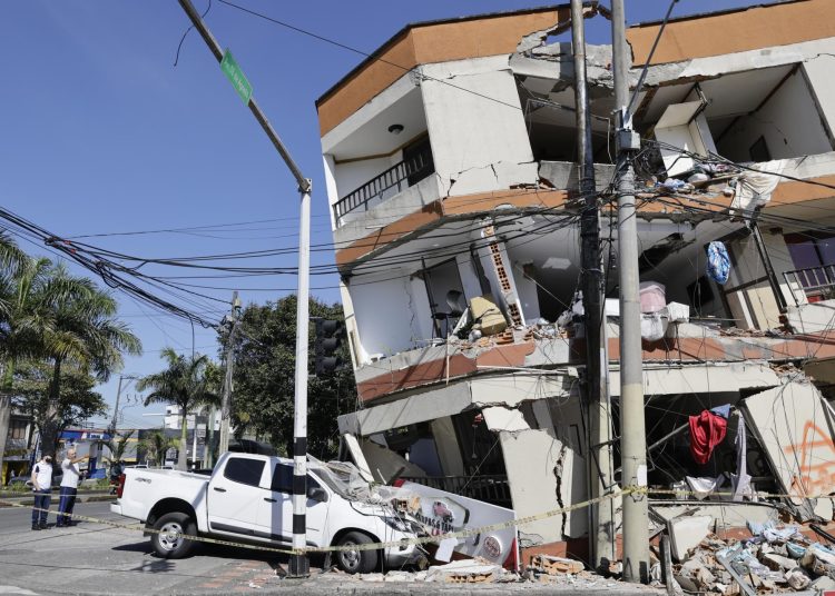 Cancillería no reporta mexicanos fallecidos tras sismo en Colombia