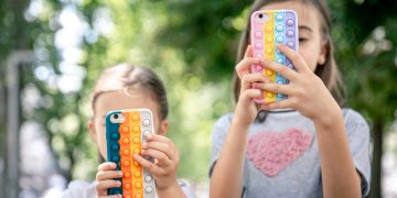 Sheinbaum plantea regular celulares y redes sociales para proteger a niñas, niños y adolescentes
